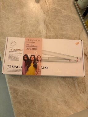 NWT T3 SinglePass Max Flat Iron in White with Rose Gold Accents
